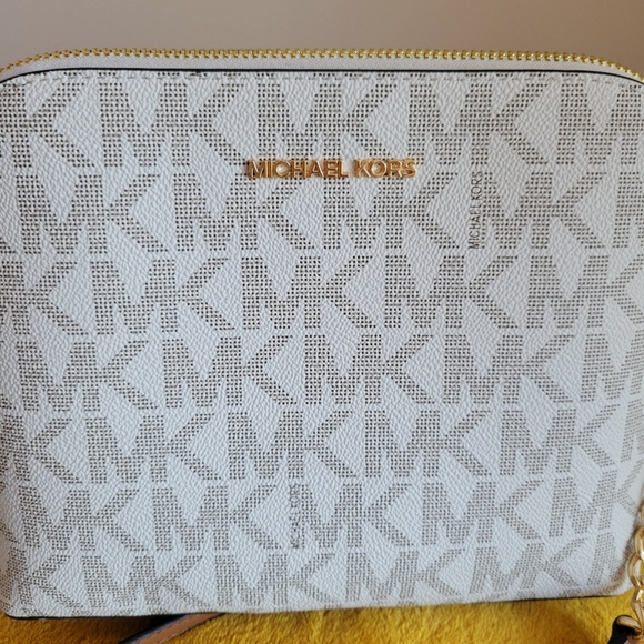 Michael Kors Cindy Dome Large crossbody - Picture 2 of 7